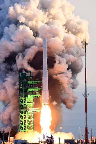 파일:KSLV-II Nuri First Launch 2021-10-21.jpg