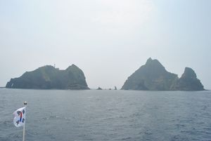 KOCIS Dokdo Islands (4925991582).jpg